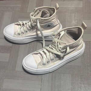 Converse High-Tops in light pink and White